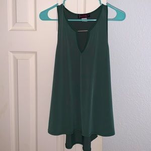Size M forest green top